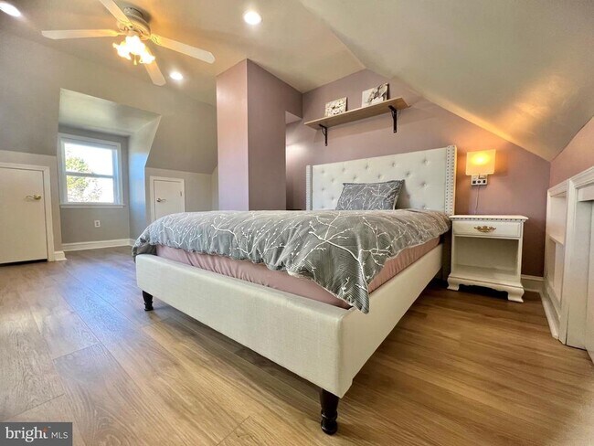 Building Photo - 17 Davis Ave