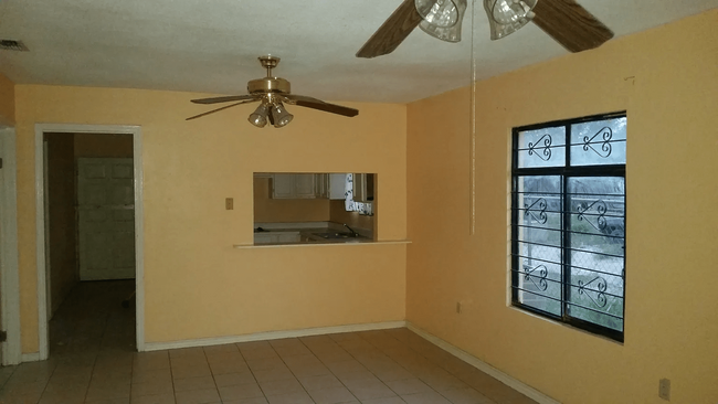 Building Photo - 1833 Patricia Ln