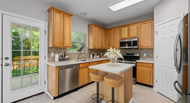Building Photo - 10229 Beard Ave