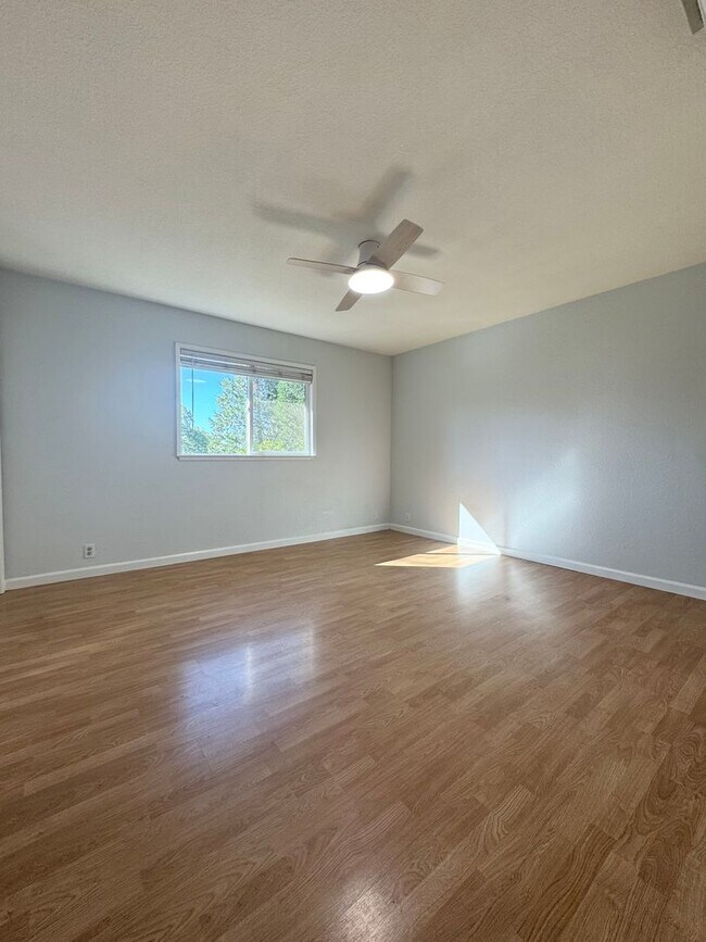 Building Photo - Beautiful home in Parkwood Estates
