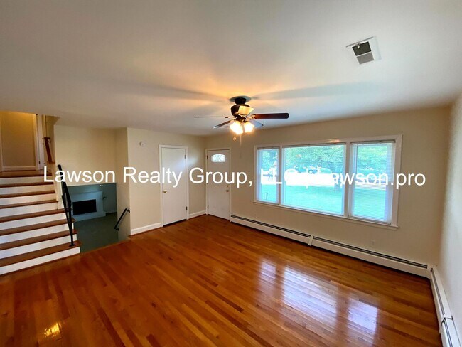 Building Photo - Updated Split Level Home in Salem
