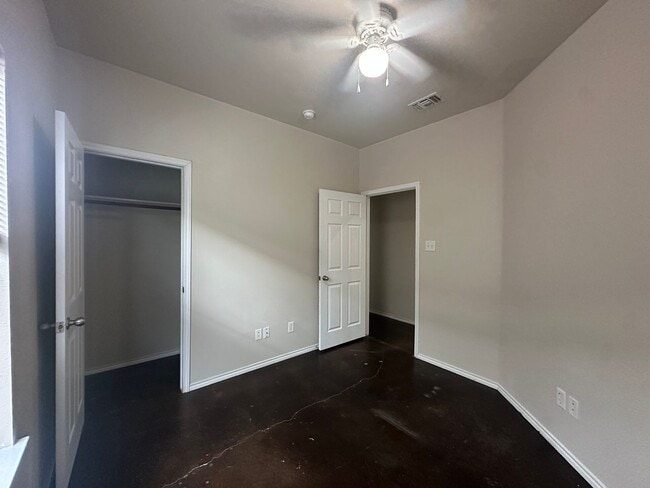 Building Photo - 5731 Golf Heights
