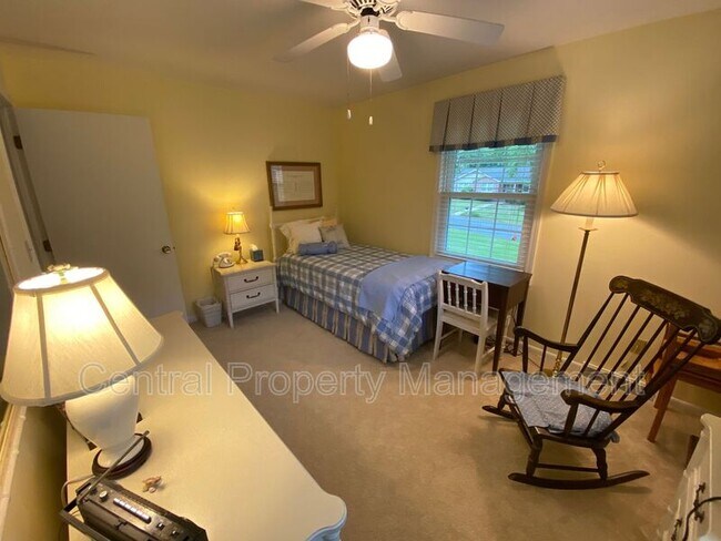 Building Photo - 4724 Coach Hill Dr