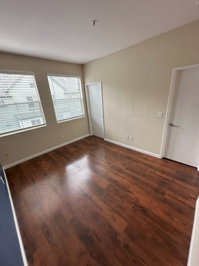 Building Photo - Nor Cal Realty Inc, 3 bedroom 3 bath townhouse with 2 car garage