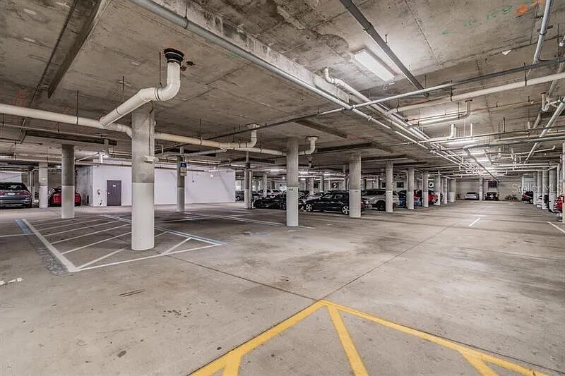 Parking Garage/Assigned Parking Space - 200 4th Ave S