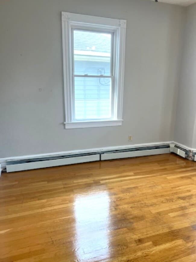 Building Photo - 35 Gloucester St