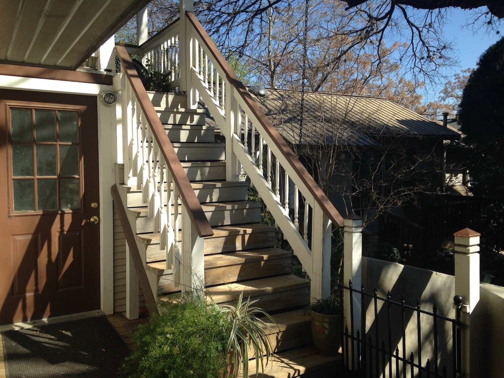 Building Photo - 607 Upson St