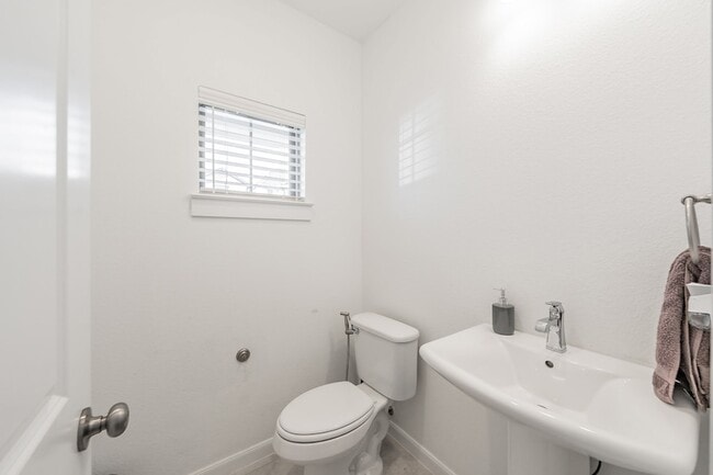 Building Photo - 248 Harbor Hills Dr