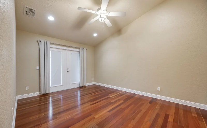 Building Photo - 1800 Kole Pl