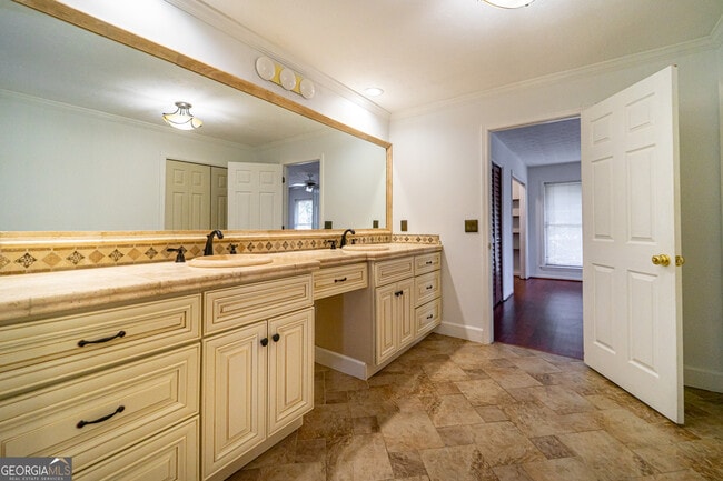 Building Photo - 3926 Clubland Dr