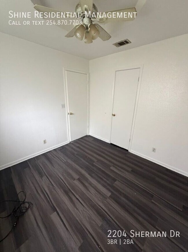 Building Photo - 2204 Sherman Dr