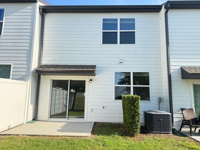 Building Photo - Your Dream Home Awaits in the Heart of Dav...