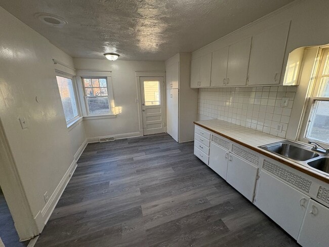 Building Photo - Charming 3-bedroom home located in the heart of Dayton