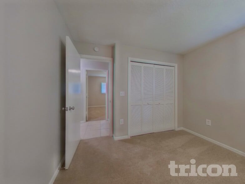 Building Photo - 5913 Fall River Dr
