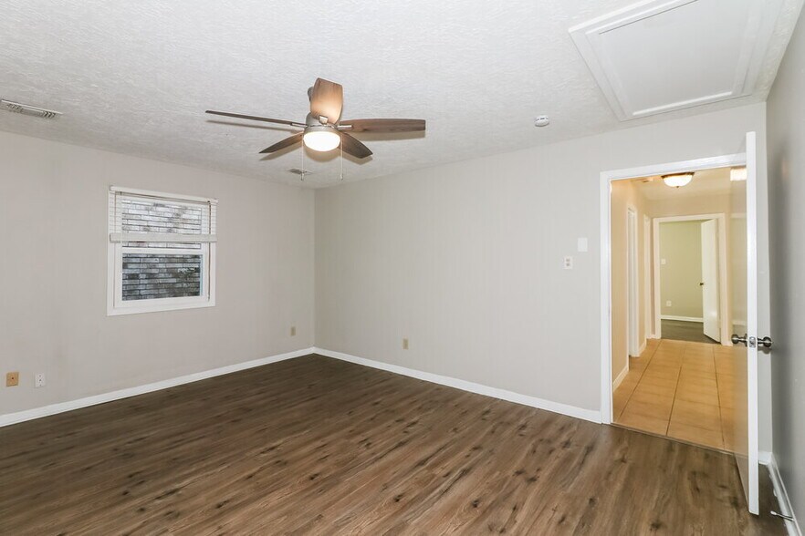 Building Photo - 1611 Bodart Cir