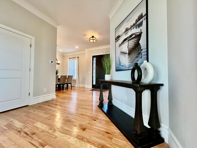 Building Photo - Luxury Home Incredible master suite Liberty Twp OH