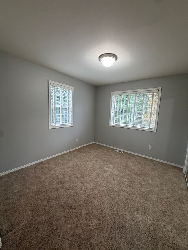 Building Photo - 2060 Hammond Ave