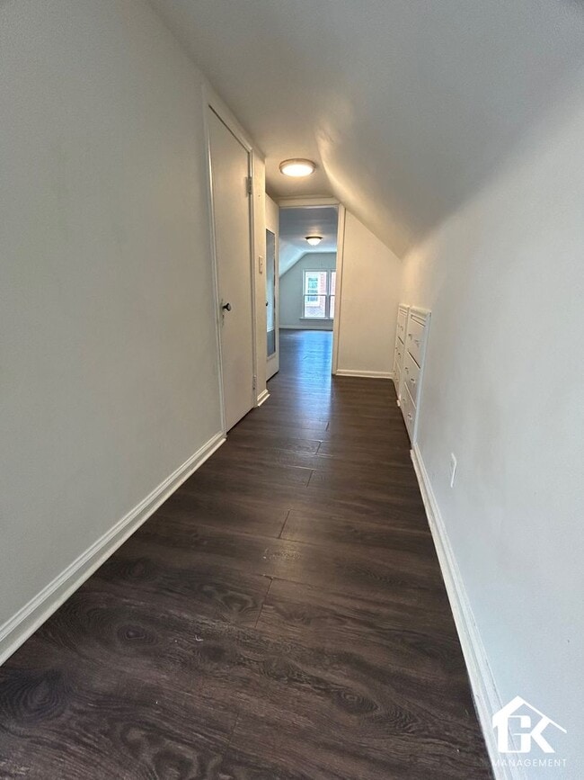 Building Photo - 3 Bed 1 Bath Eastside Home Available - Near St John Moross!