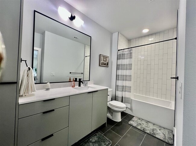 Building Photo - 2500 Longview St