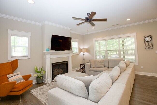 Building Photo - "Charming 4-Bedroom Retreat with Fireplace and 3 Full Baths in Aberdeen!"