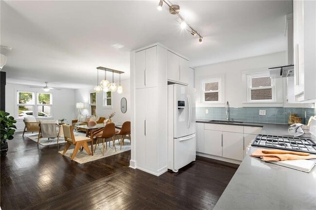 Building Photo - 830 Belgrade Ave NE