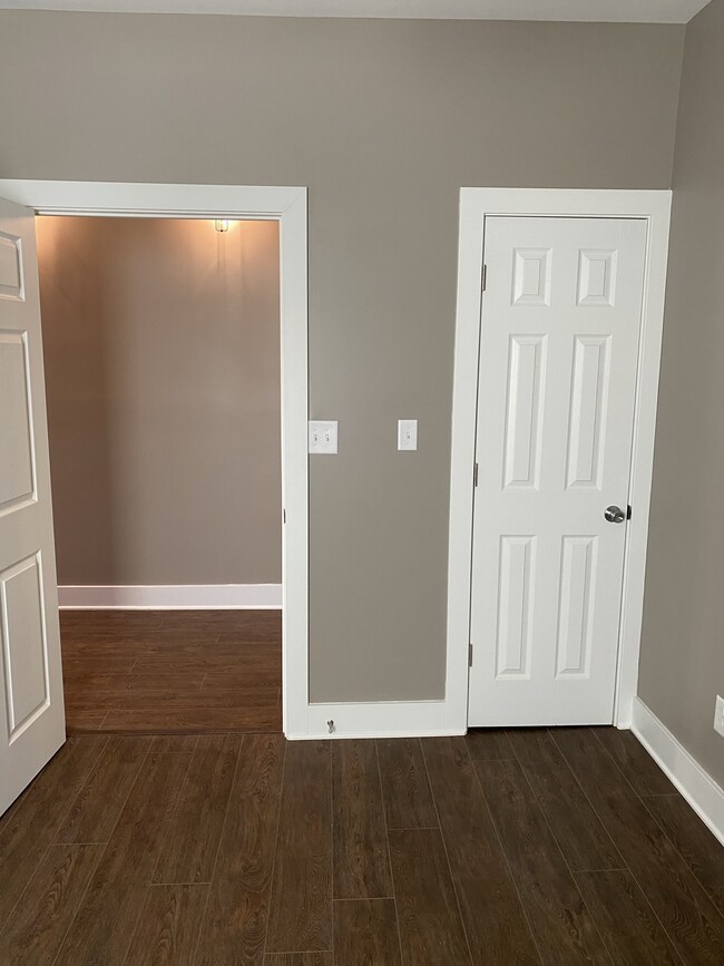 Building Photo - 329 N School Ave