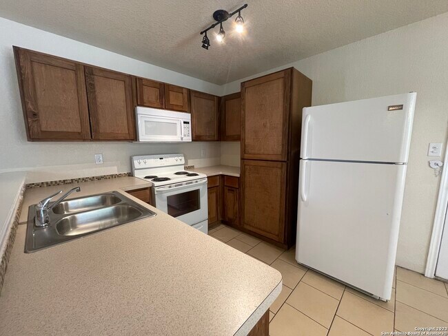 Building Photo - 207 Carranza St