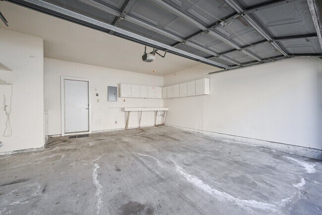 Building Photo - 338 Wilcrest Dr