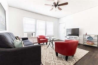 Building Photo - 320 W Canty St