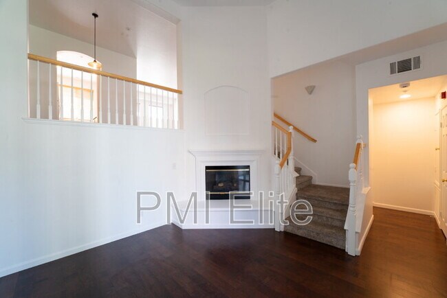 Building Photo - 28254 Canterbury Ct