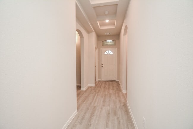 Building Photo - 27326 Grey Fox Run