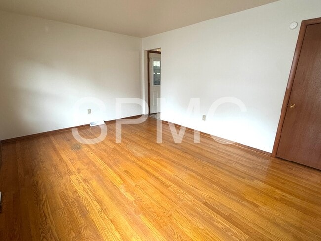 Building Photo - 3726 Rolling Hill Ave NW