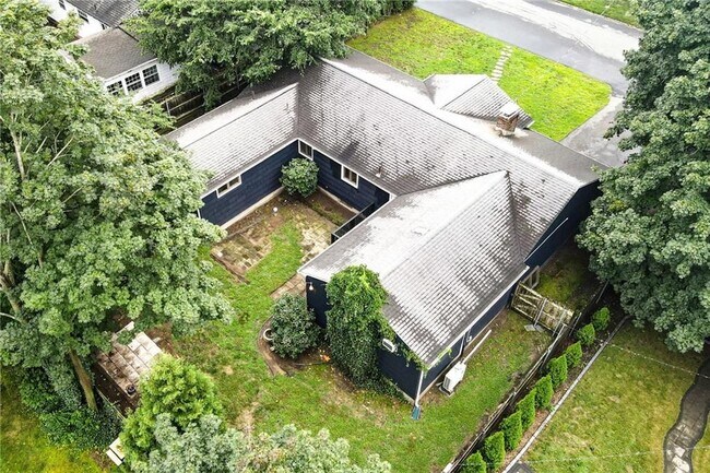 Building Photo - 123 Lockhaven Rd