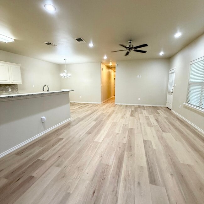Building Photo - 1215 Preston Trails