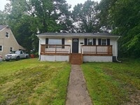 Building Photo - 3 bedroom home
