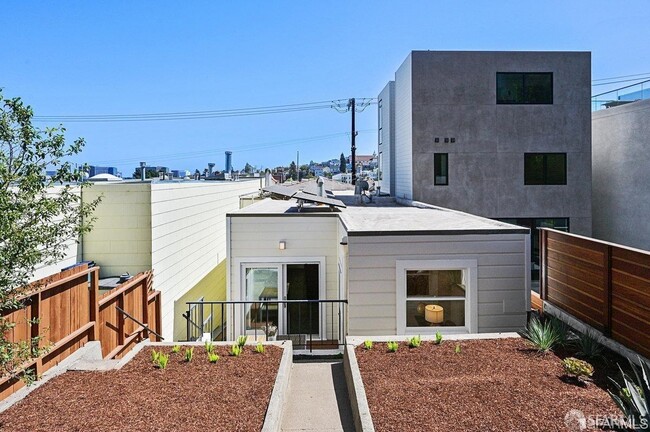 Building Photo - 646 De Haro St