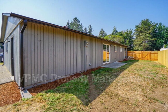 Building Photo - 10412 NE 71st St