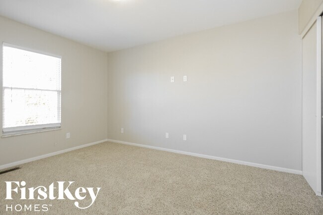 Building Photo - 664 Ballantrae Dr