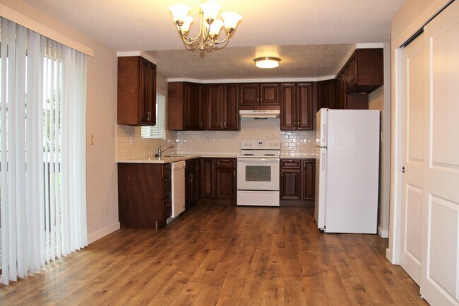 Building Photo - Aliso Apartments