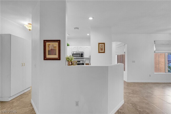 Building Photo - 2050 W Warm Springs Rd