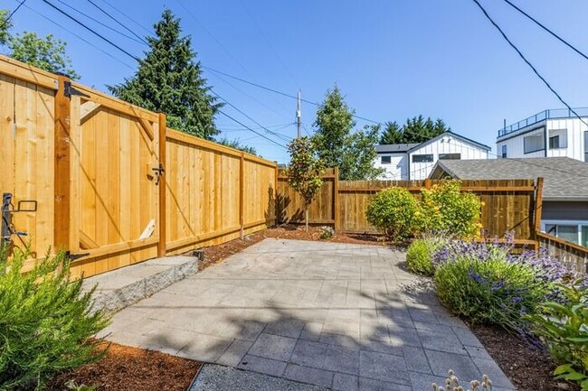 Building Photo - Charming and Cozy Air-Conditioned High Point Rambler (1st Month Free)