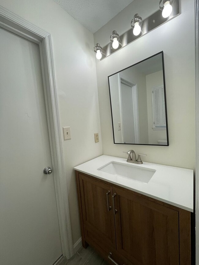 Building Photo - **PRELEASING**130 Derby Street | 3 BED 1.5 BATH CLOSE TO CAMPUS