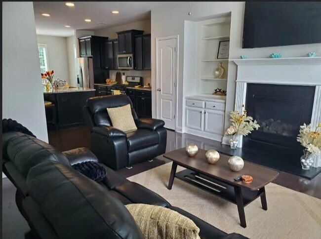Building Photo - 201 Aventine Ln