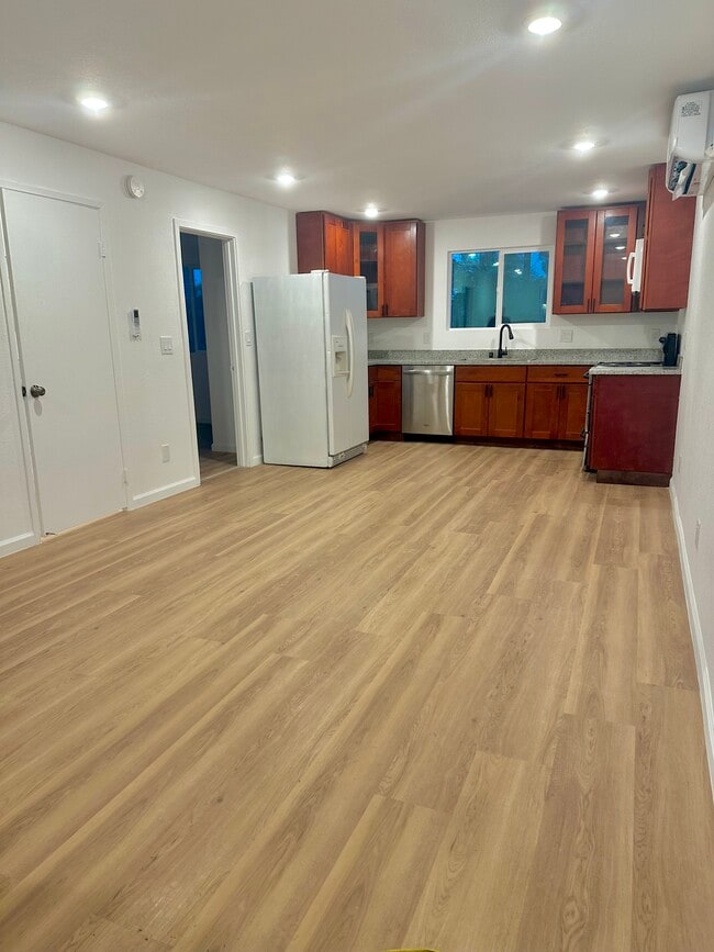 Primary Photo - Phillips Lane