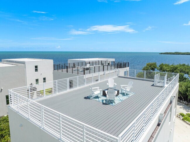 Building Photo - 99 Seaside Ave