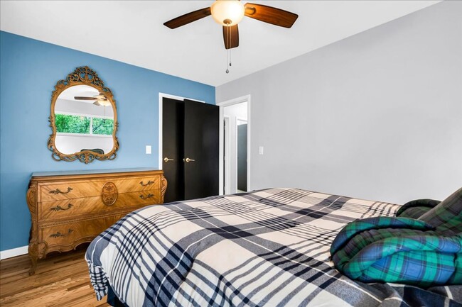 Building Photo - Charming Madison Heights Home with Garage and Fenced Yard