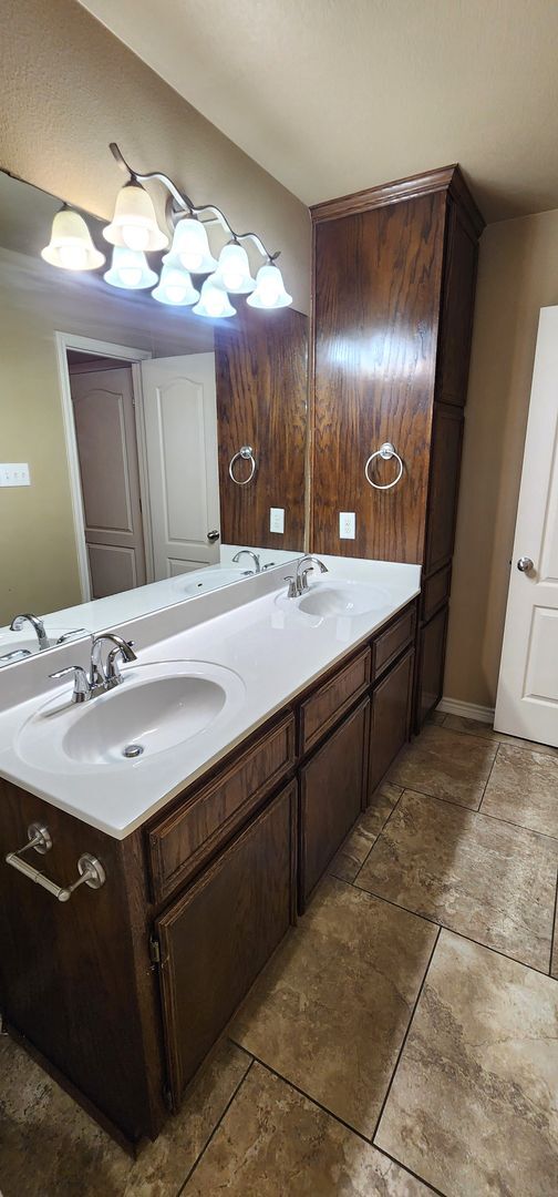 Building Photo - Beautiful 2 bed/2 bath near Clear Creek