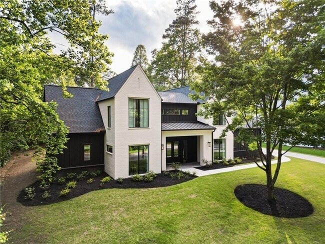 Building Photo - 2742 Winding Ln NE