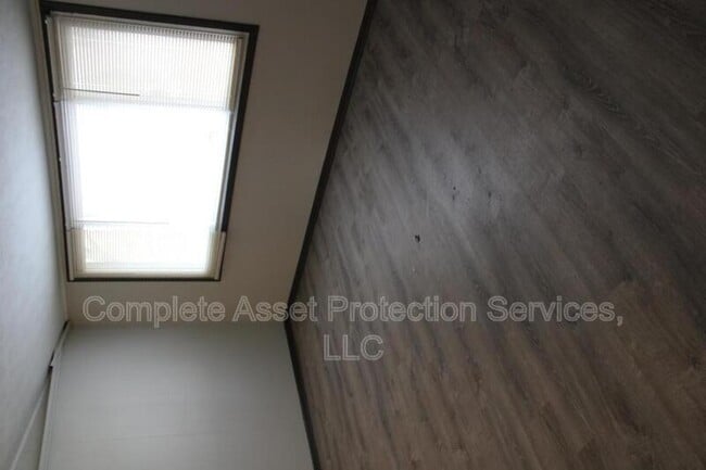 Building Photo - 306 Chestnut St