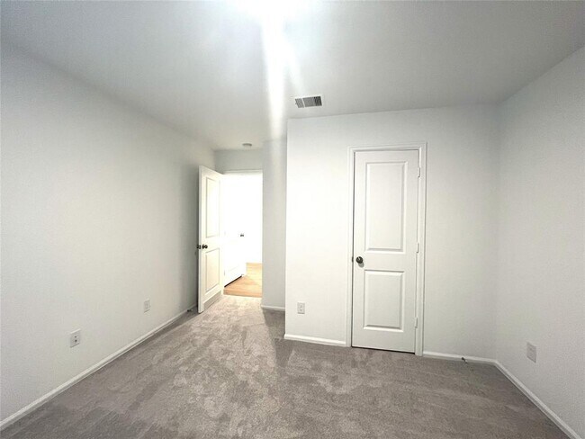 Building Photo - 1499 Twilight Grn Dr